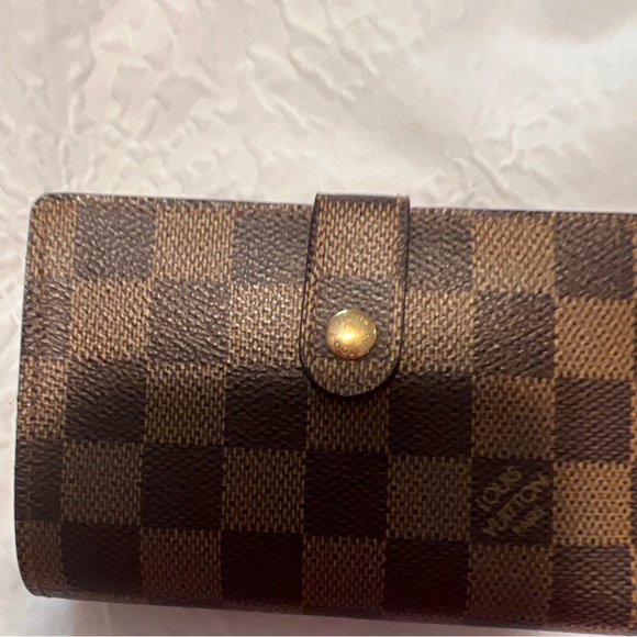 Authentic Louis Vuitton French purse wallet. Used likes new - Picture 7 of 11